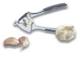 Пресс для чеснока 16 см. c выдавливателем нерж. с прорез. ручками VB /1/12/ Пресс для чеснока 16 см. c выдавливателем нерж. с прорез. ручками VB /1/12/